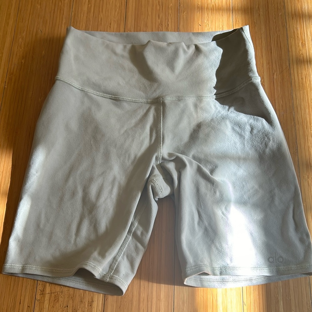 alo biker shorts